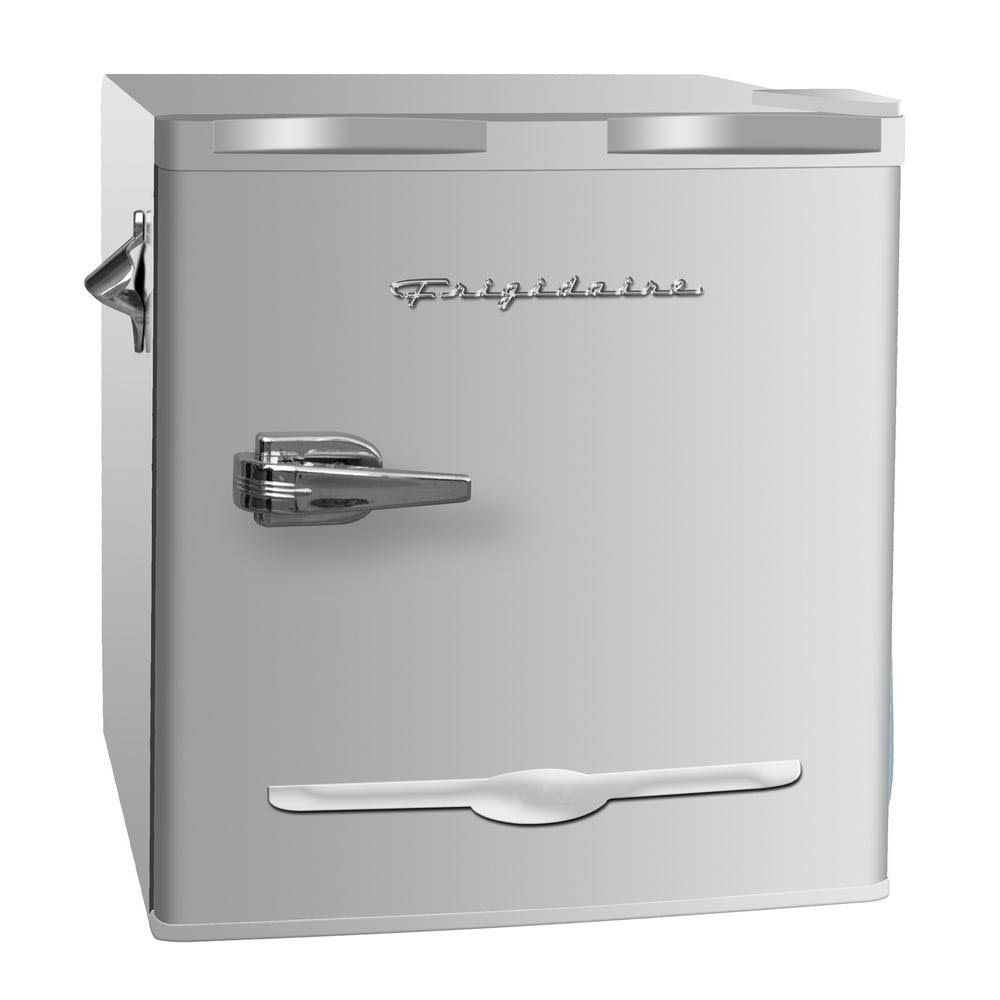 Frigidaire 1.6 Cu. ft. Retro Mini Refrigerator in Silver Z8Q1IN_AO5S