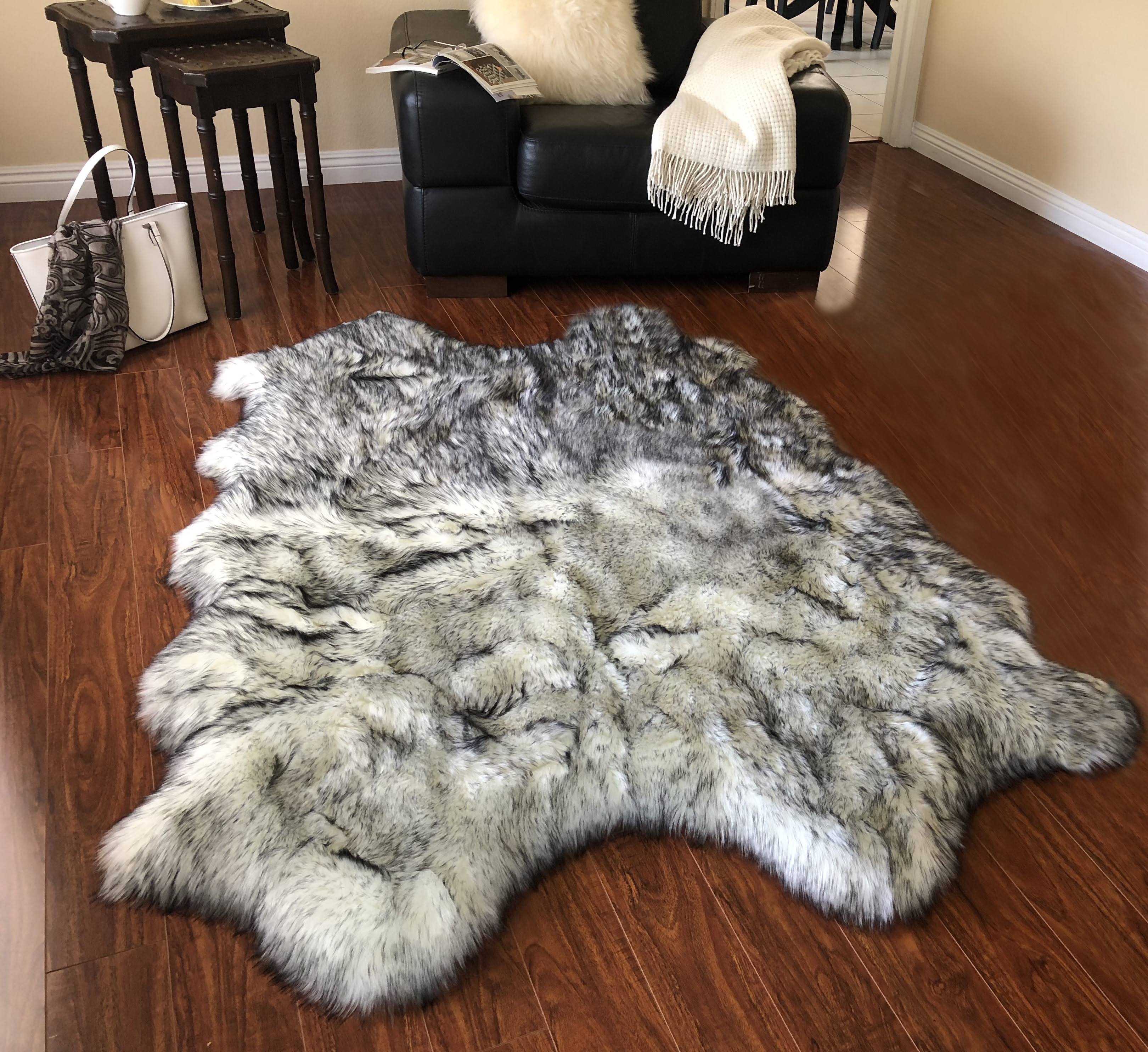 Lambzy Faux Free Shape Sheepskin (Quarto 4 Pelts) White with Black Tips, Size 4' x 6' EUPLWU_MQJZ