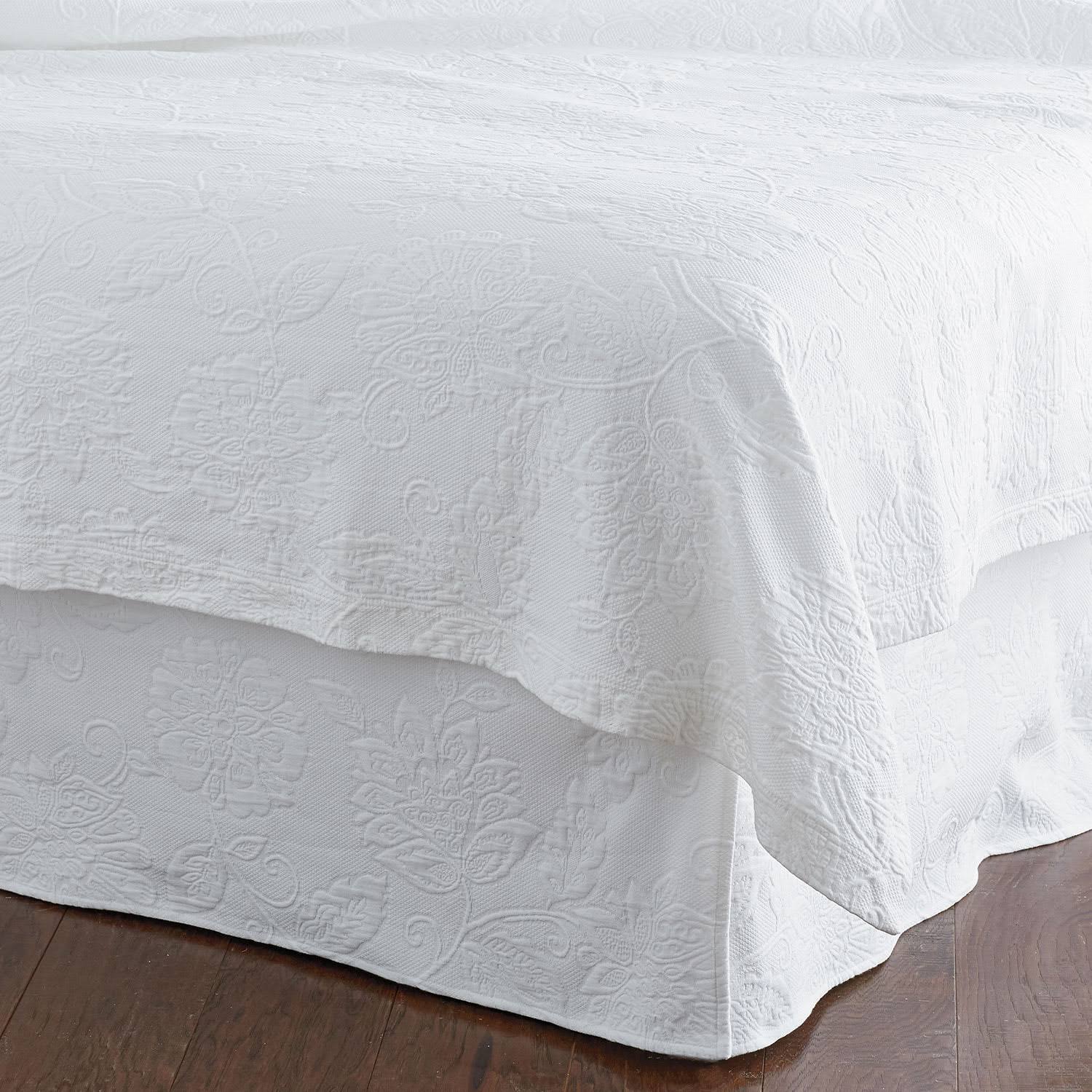 Putnam Cotton Matelasse 18 in. Drop Bed Skirt - White, Size Twin | The Company UZ8KYZ_AVJL